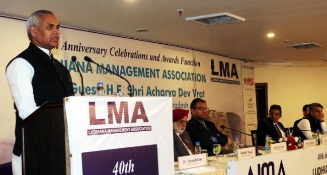 आचार्य देवव्रत ने कहा किसान करें प्राकृतिक खेती : पंजाब आचार्य देवव्रत ने कहा किसान करें प्राकृतिक खेती : पंजाब