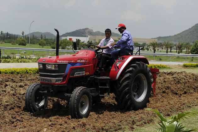 इंटरव्यू: ट्रैक्टर साझेदारी से बढ़ेगी खेती - किसानो का आधार इंटरव्यू: ट्रैक्टर साझेदारी से बढ़ेगी खेती - किसानो का आधार