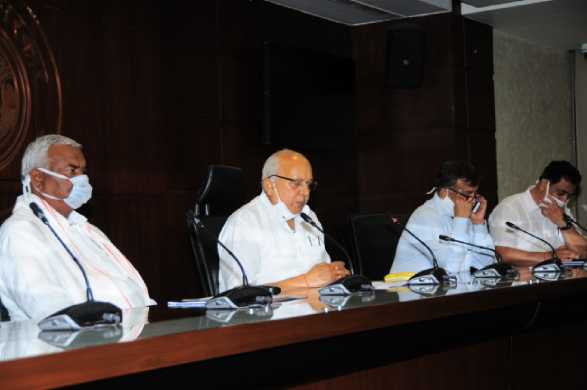 उत्तर प्रदेश  मंडी नियमों में बड़ा बदलाव: आम और तरबूज समेत जल्दी खराब होने वाली 46 फल और सब्जियों को मंडी टैक्स से मुक्त किया गया है उत्तर प्रदेश  मंडी नियमों में बड़ा बदलाव: आम और तरबूज समेत जल्दी खराब होने वाली 46 फल और सब्जियों को मंडी टैक्स से मुक्त किया गया है