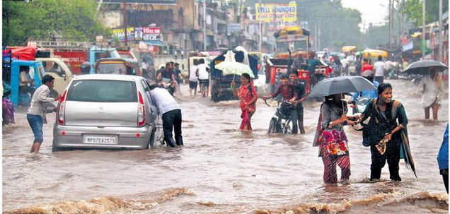 ग्वालियर में बाढ़, मंदसौर अब भी सूखा ग्वालियर में बाढ़, मंदसौर अब भी सूखा