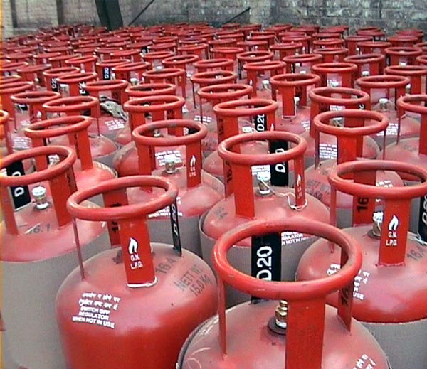 नहीं लगाना पड़ेगा एजेंसी का चक्कर, सितंबर से 7 दिन में गैस कनेक्शन नहीं लगाना पड़ेगा एजेंसी का चक्कर, सितंबर से 7 दिन में गैस कनेक्शन