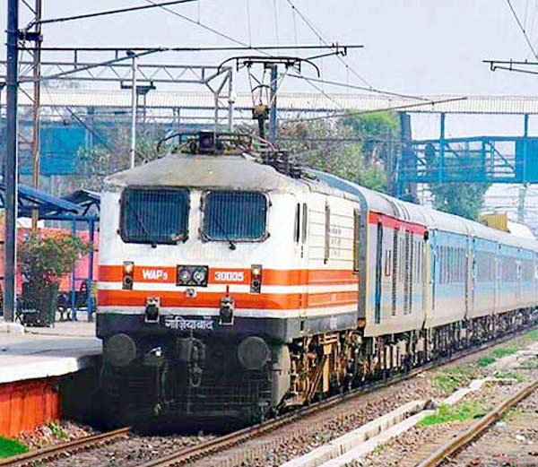 आसानी से हो जाएगी ट्रेन की टिकट बुक, इन दो तरीकों का करें इस्तेमाल आसानी से हो जाएगी ट्रेन की टिकट बुक, इन दो तरीकों का करें इस्तेमाल