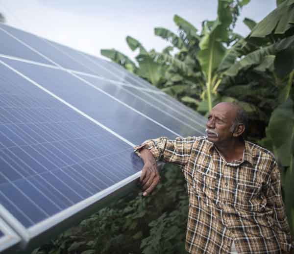 ये हैं देश के पहले सोलर फार्मर: खेती के बाद बिजली बेचकर भी की कमाई ये हैं देश के पहले सोलर फार्मर: खेती के बाद बिजली बेचकर भी की कमाई