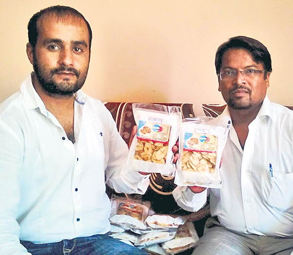 नौकरी छोड़ शुरु किया केला चिप्स का बिज़नेस, अब अमेरिका से आई डिमांड 
