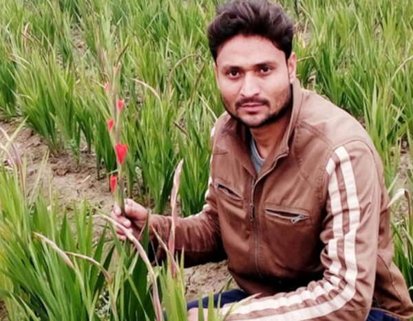 फूलों की खेती कर किया लाखो का कारोबार, कैसे मिला आइडिया फूलों की खेती कर किया लाखो का कारोबार, कैसे मिला आइडिया